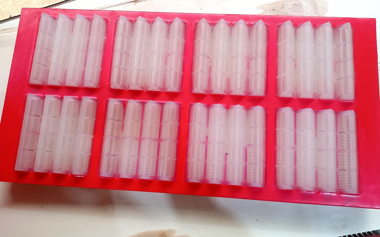 聚氨酯包边框条与楔形丝筛面复合结构